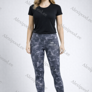 Naiste mustriga retuusid