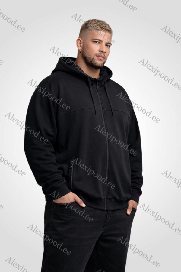 Meeste pusa kapuutsiga