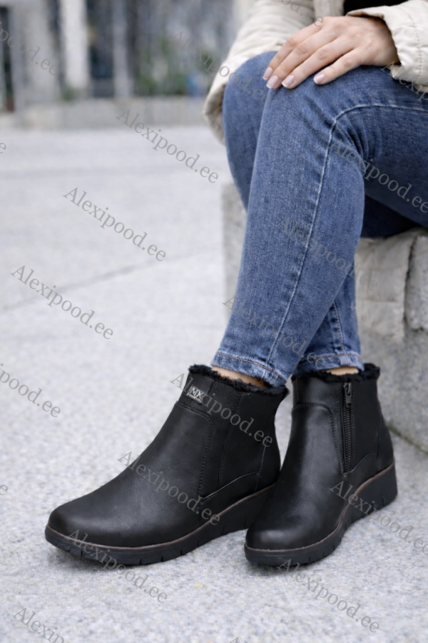 Naiste voodriga poolsaapad