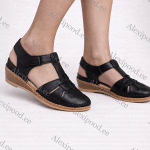 Naiste rihmaga jalatsid (suurused 36-42)